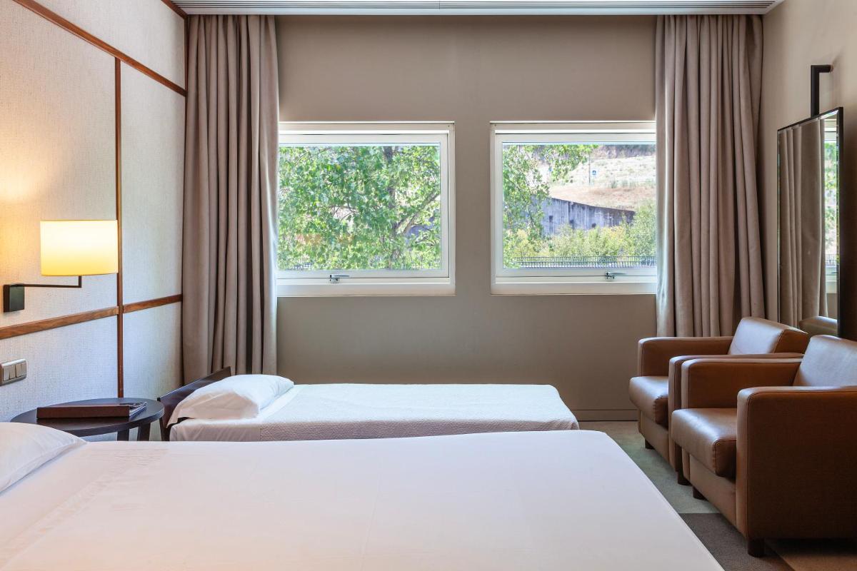 Uma cama ou camas num quarto em Hotel de Guimaraes Business & SPA
