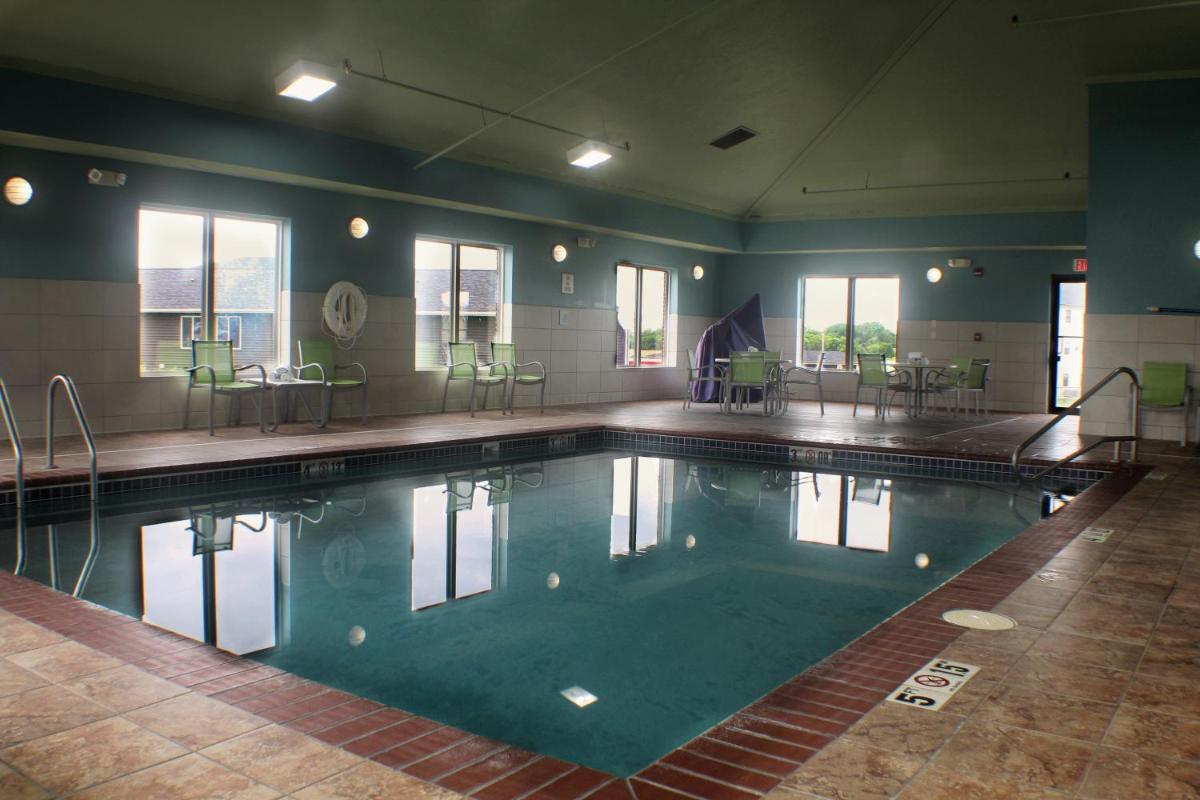 Holiday Inn Express & Suites Le Mars by IHG - Housity