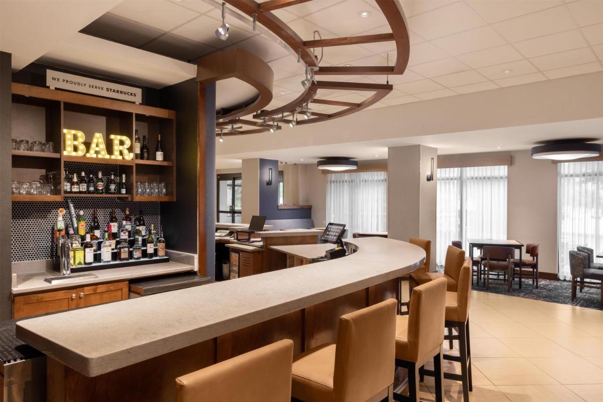 Hyatt Place Charlotte Airport/Lake Pointe - Housity