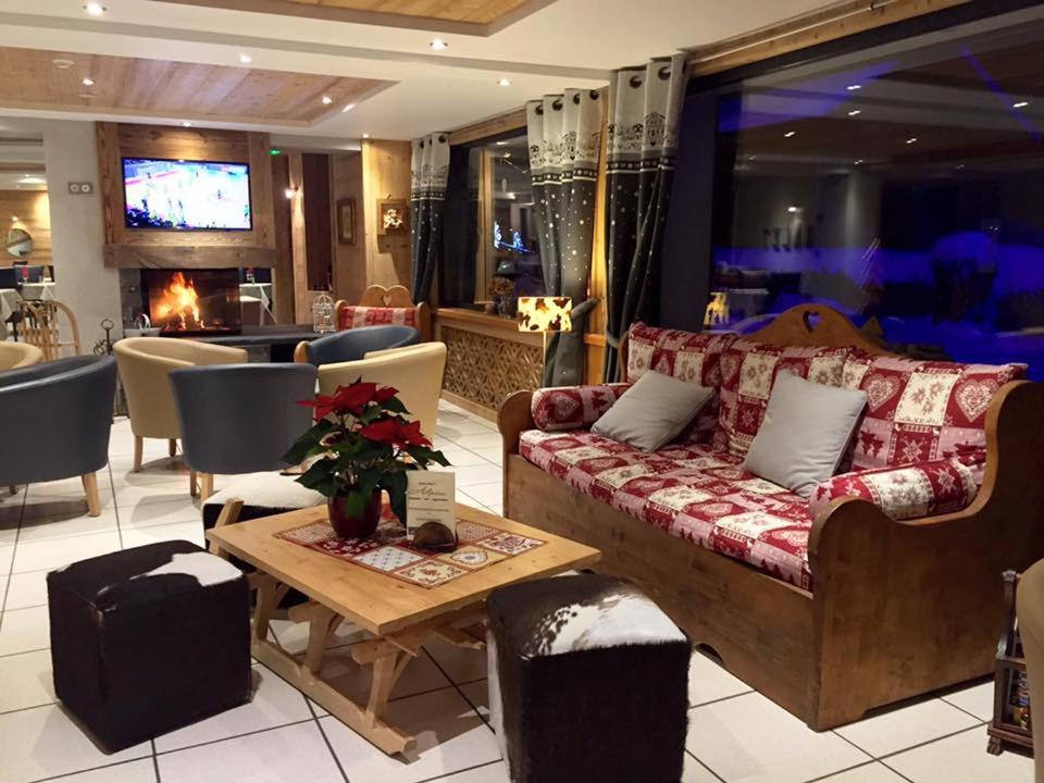 Coin salon dans l'établissement Hotel Alpina