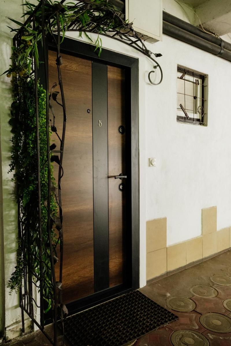 Studio5, sa parkingom, centar Obrenovca - Housity
