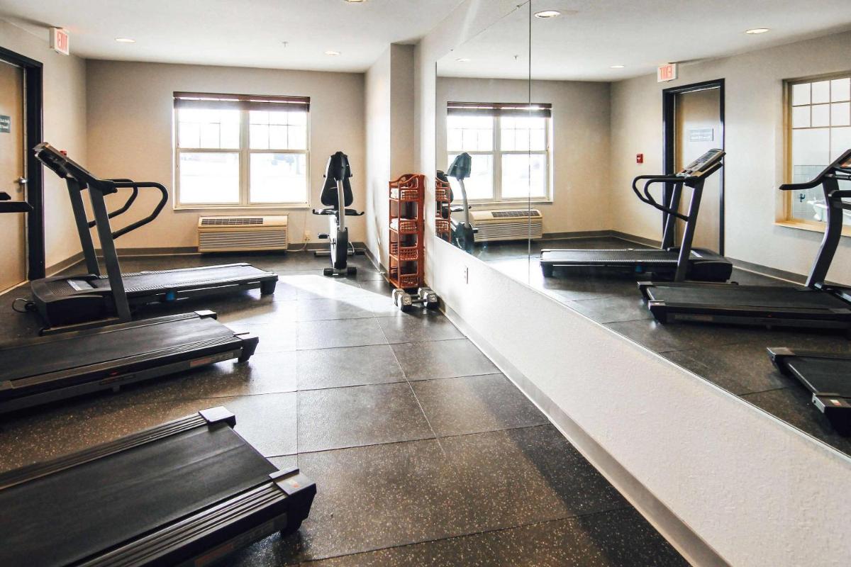Country Inn & Suites by Radisson, Stockton, IL - Housity