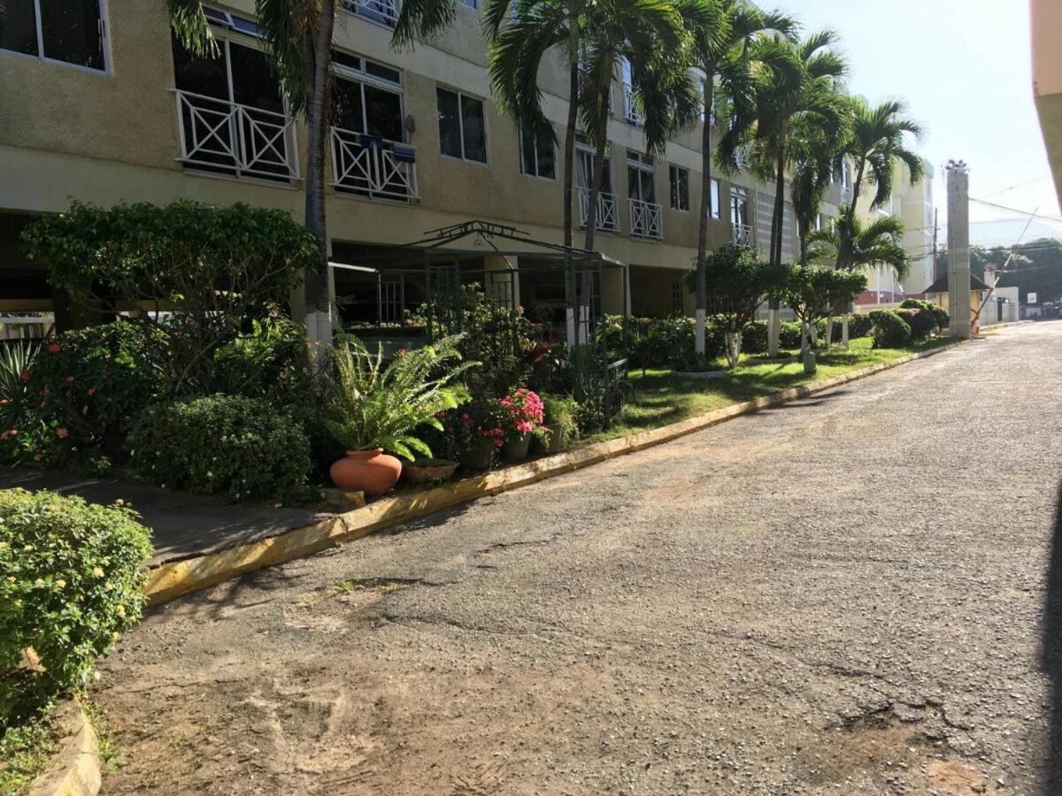 Angel's Apartment Jamaica - Housity