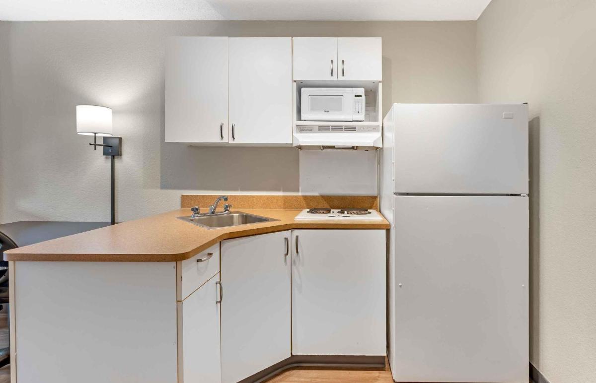 Extended Stay America Suites - Tampa - Airport - Spruce Street - Housity