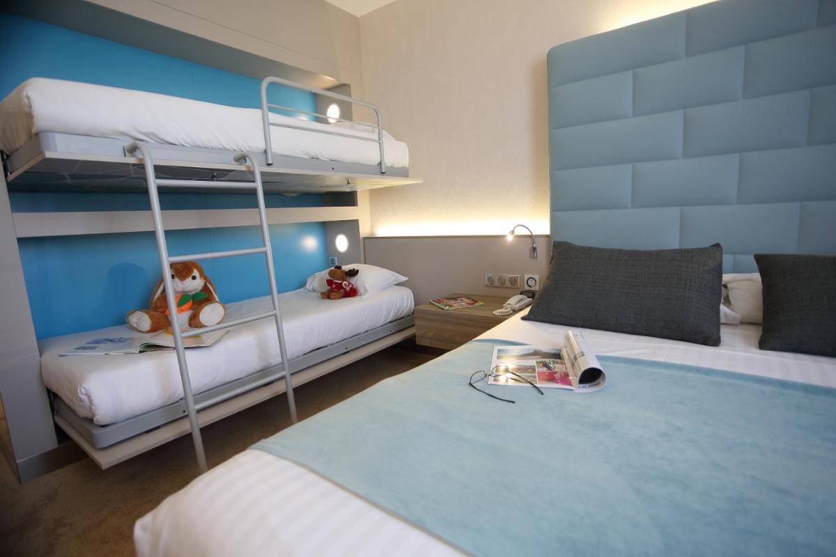 Un ou plusieurs lits dans un hébergement de l'établissement Hotel Plaza - site du Futuroscope