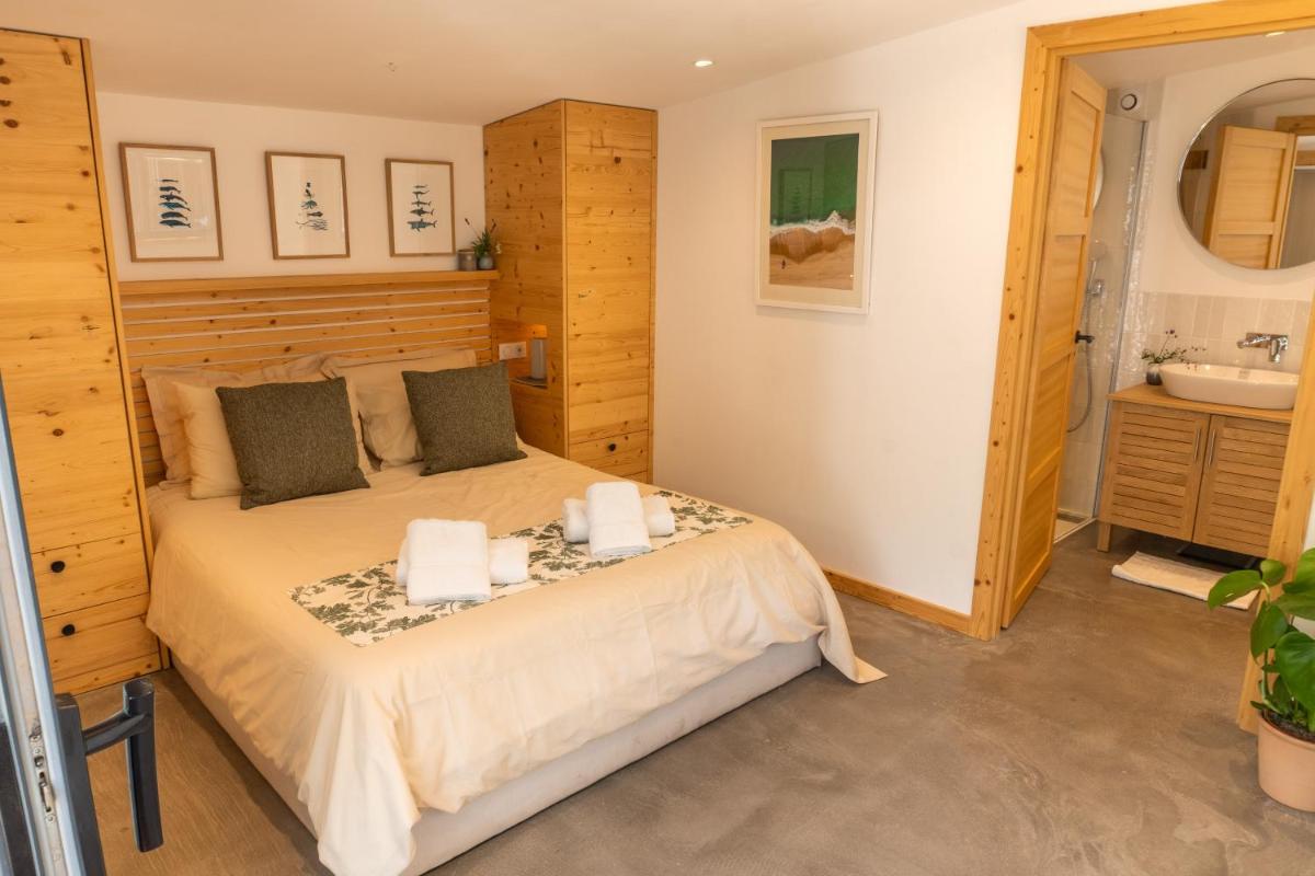 Forest & Ocean House with Guest Suite & Garden - Housity