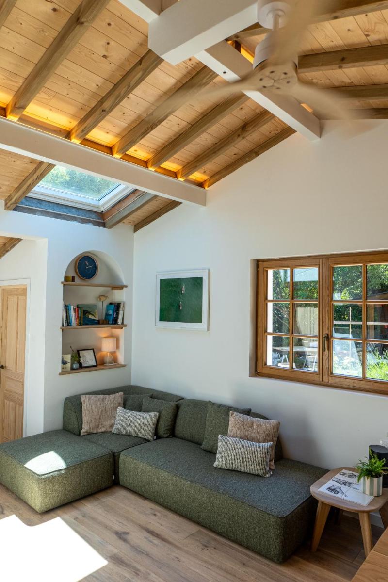 Forest & Ocean House with Guest Suite & Garden - Housity