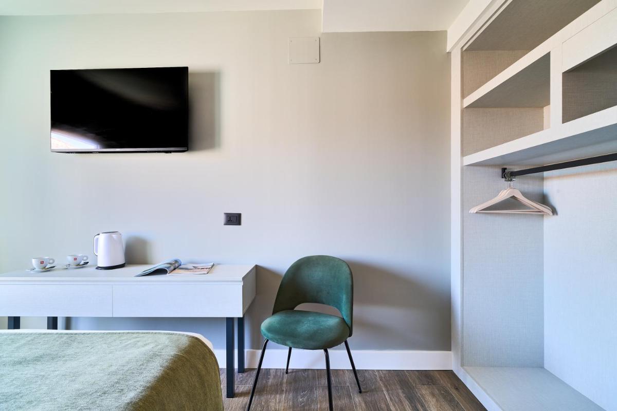 Hostal Sol y Miel - Housity