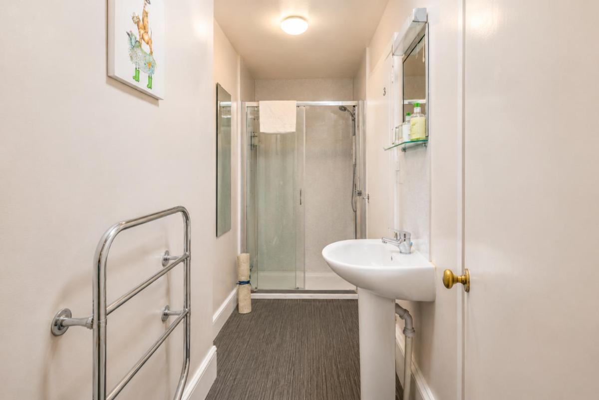 The Ardyne Guest House - Housity