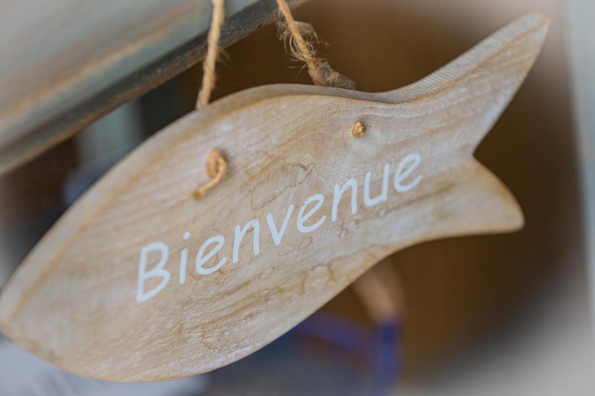Photo de la galerie de l'établissement Hôtel Le Peu Breton, à Sainte-Marie de Ré