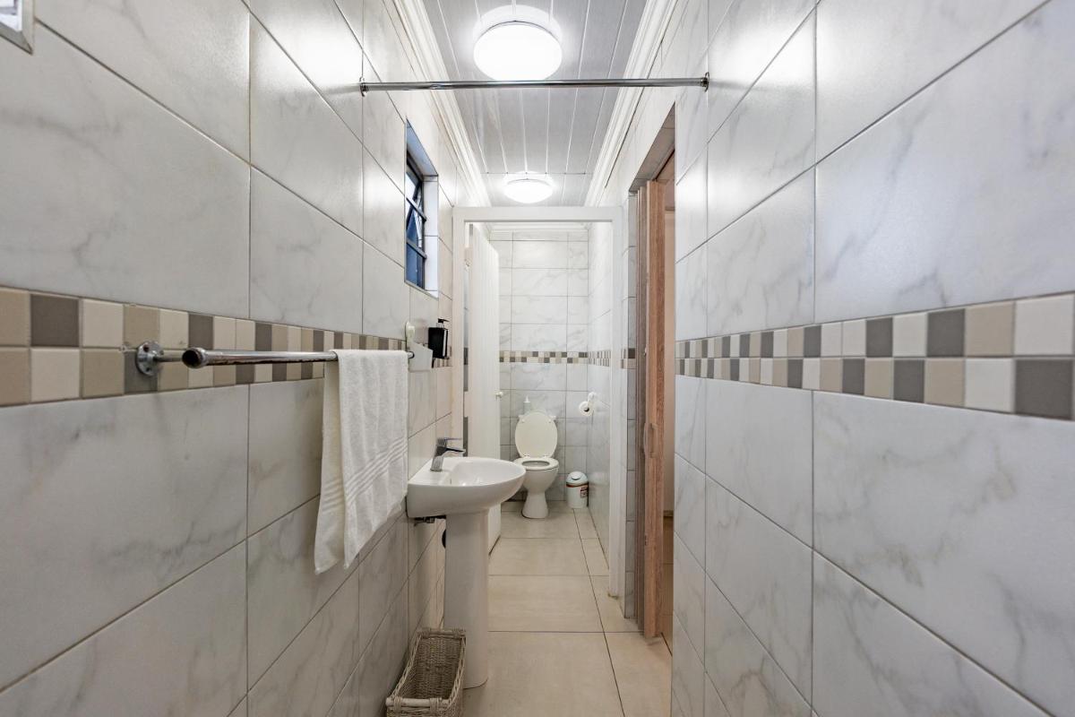 Safi 1 bedroom Suite 9 - Housity
