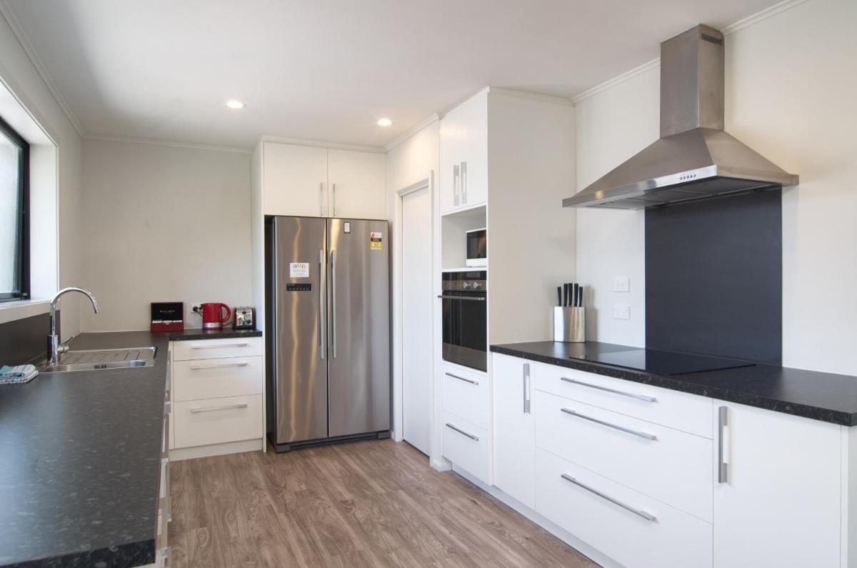Brookside Villa - Christchurch Holiday Homes - Housity