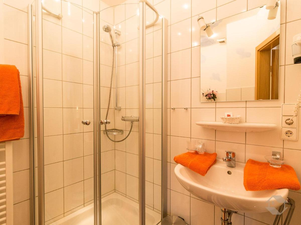 Hotel Restaurant Alte Linde - Housity