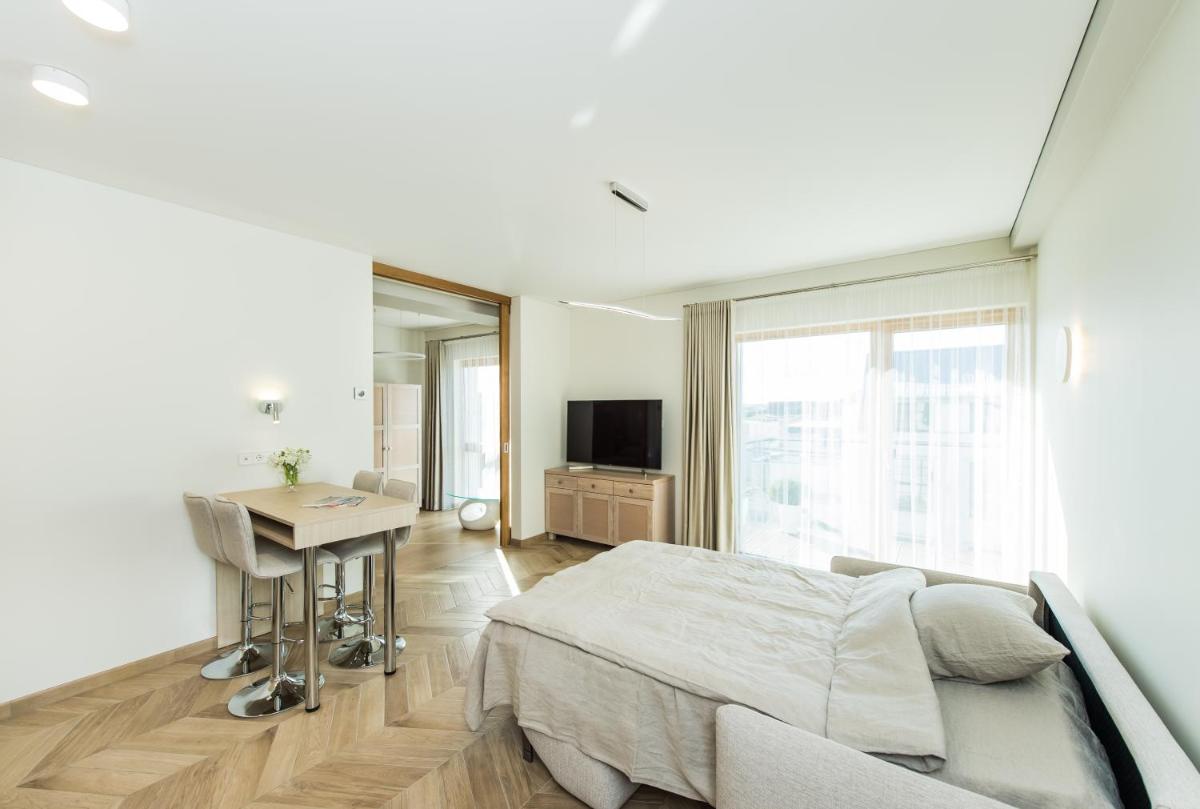 64LT - Housity
