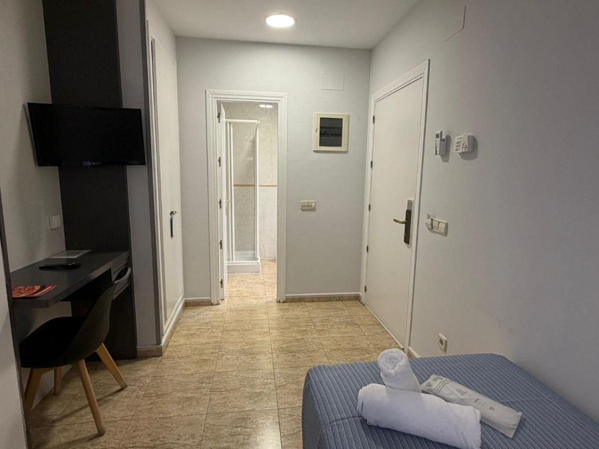 Hotel Barajas Plaza - Housity