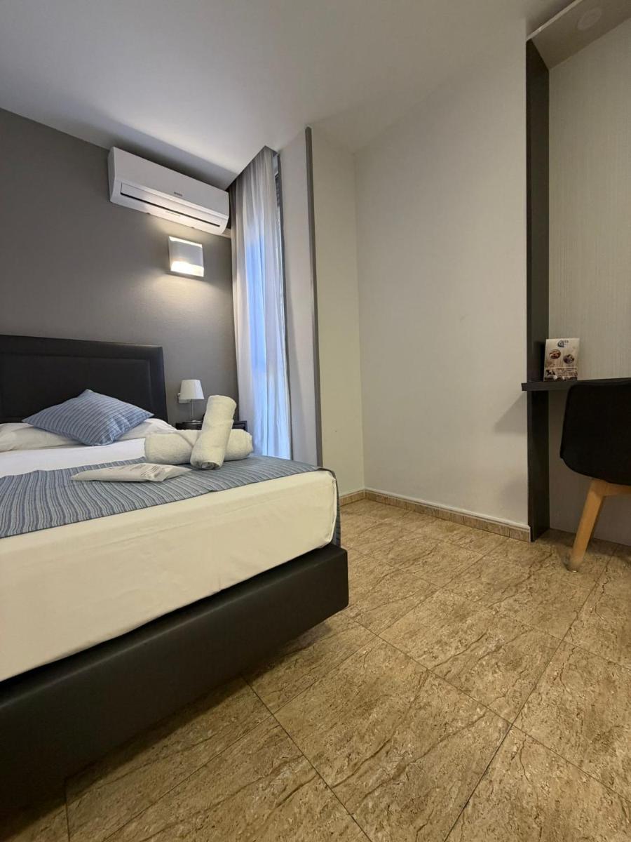 Hotel Barajas Plaza - Housity