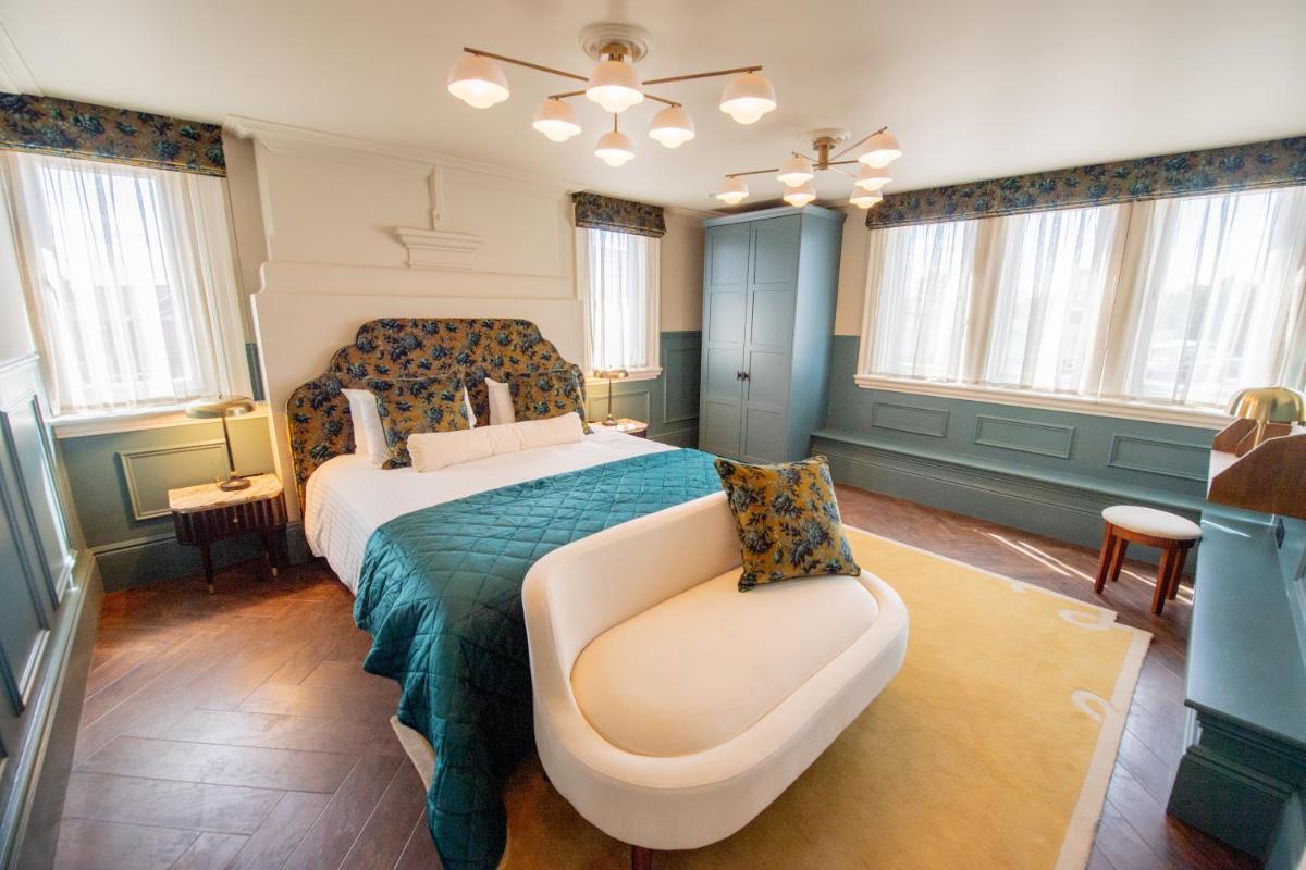The Carre Arms Hotel & Restaurant - Housity