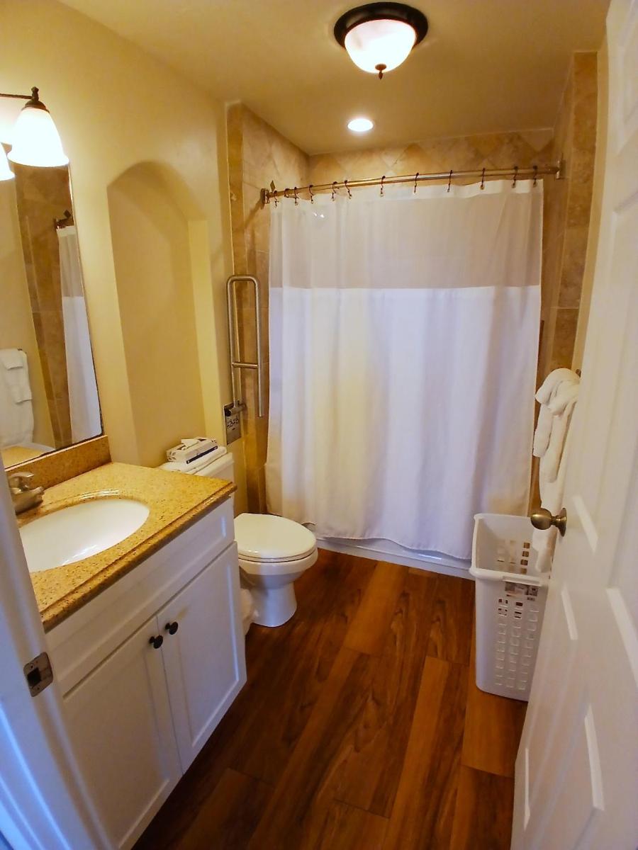 Tradewinds On The Bay - Housity