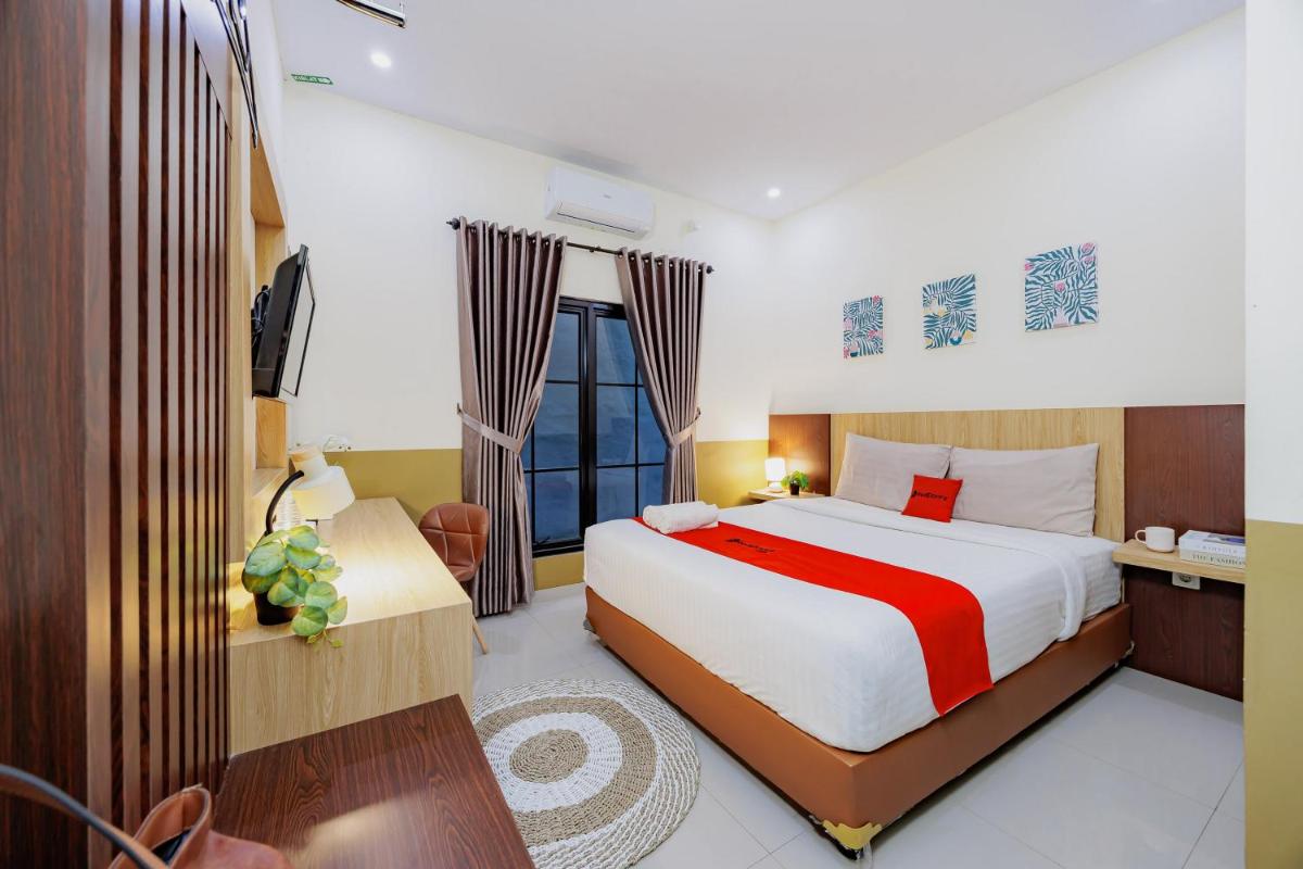 RedDoorz Plus @ La Asiana Guest House - Housity