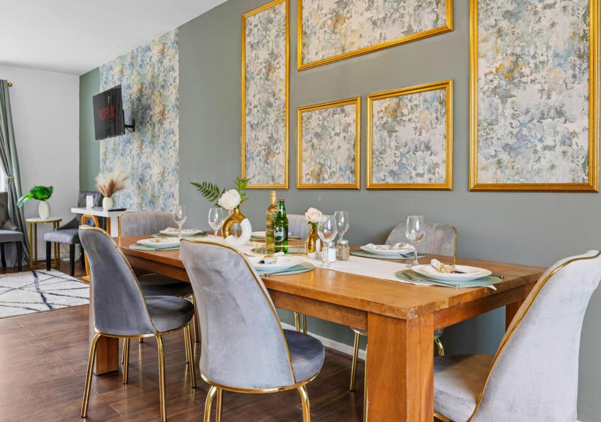Modern 4 Bedroom House for 9 Guests With Free Parking by The Cosy Corner Nationwide - Housity