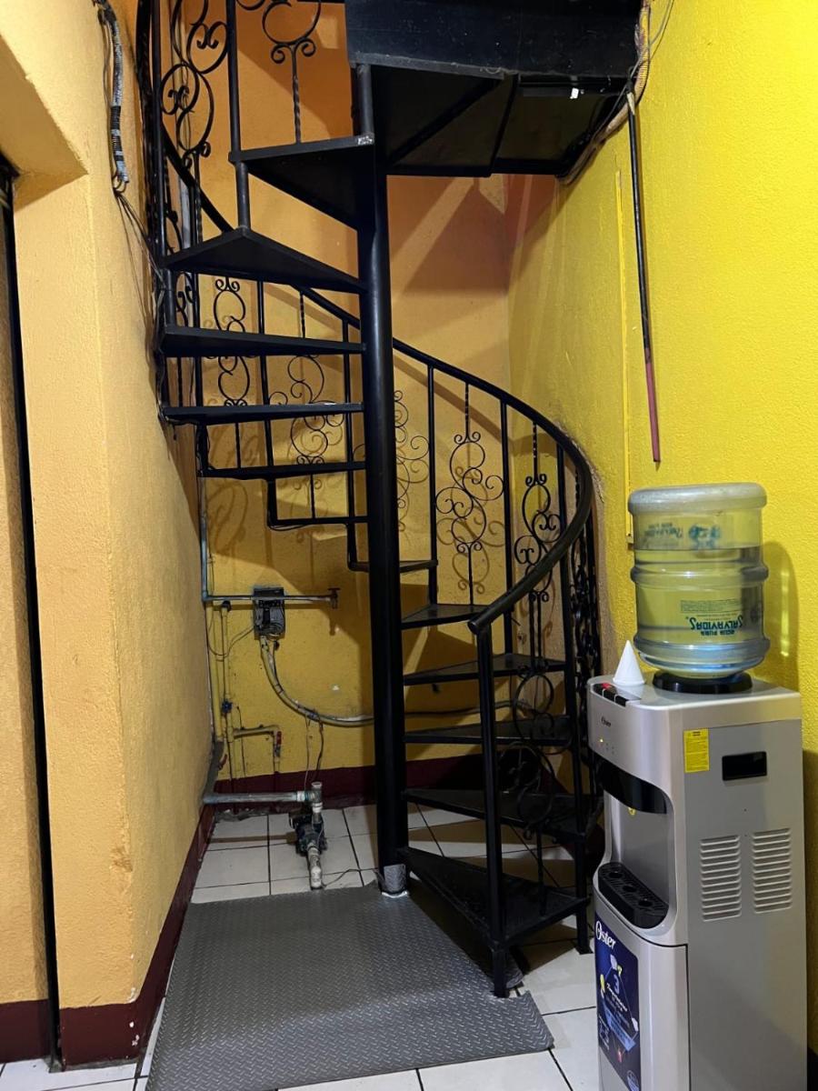 Hostal The Campanario - Housity