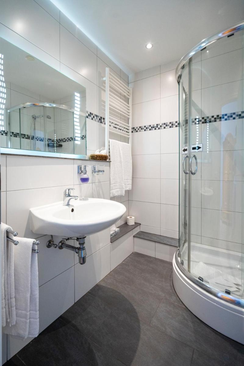 Hotel Garni Ammergauer Hof - Housity
