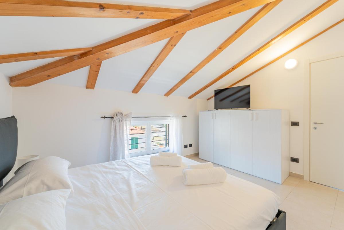 Skybnb APPARTMENTS 30 mt from the sea - Housity