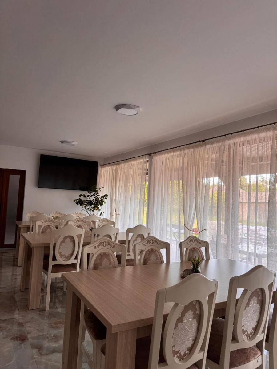 Pensiune lângă Mănăstirea Izbuc - Housity