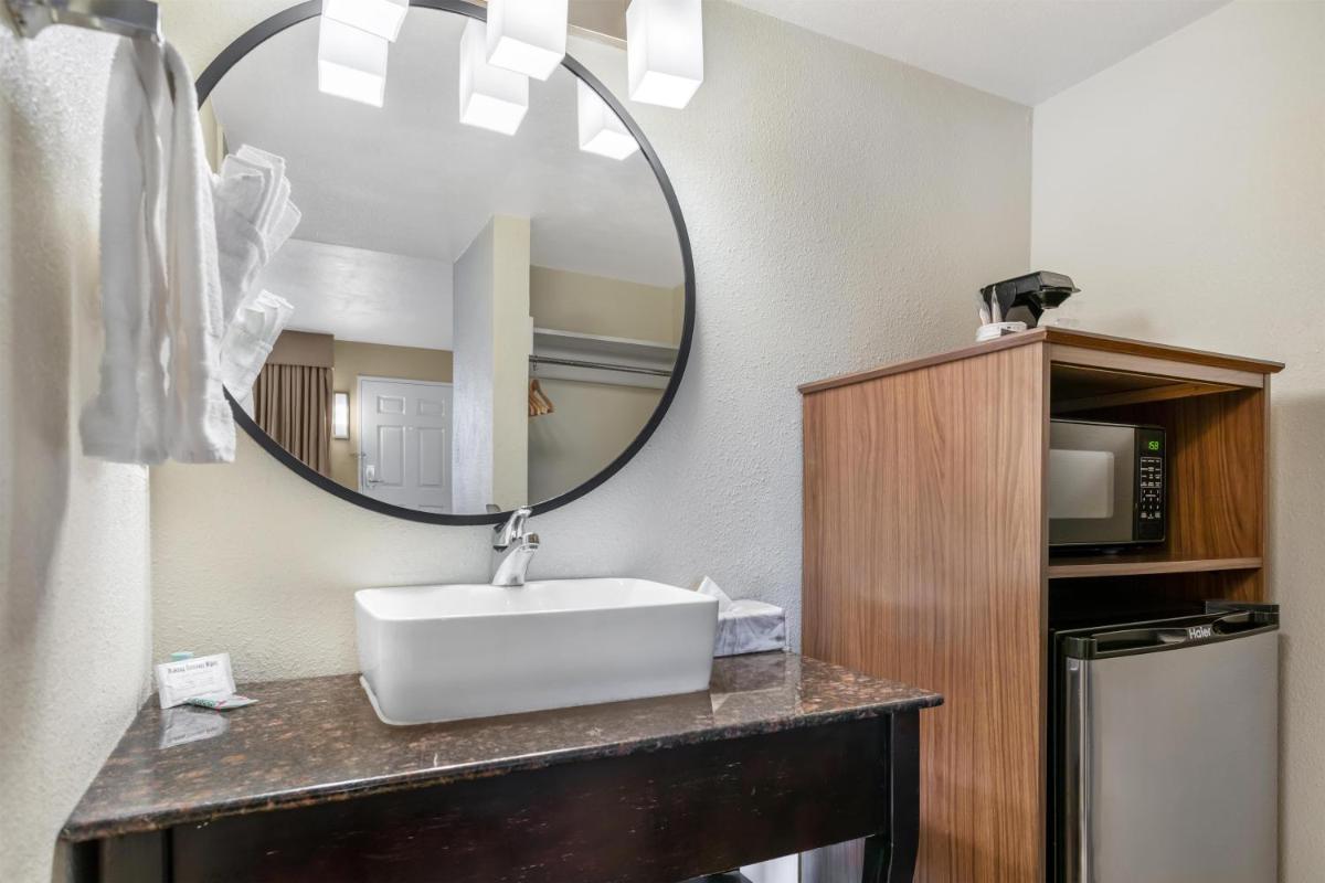 Best Western Town House Lodge - Housity