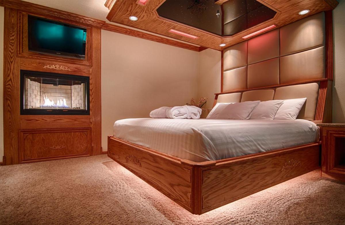 Sybaris Pool Suites Northbrook - Adults Only - Housity