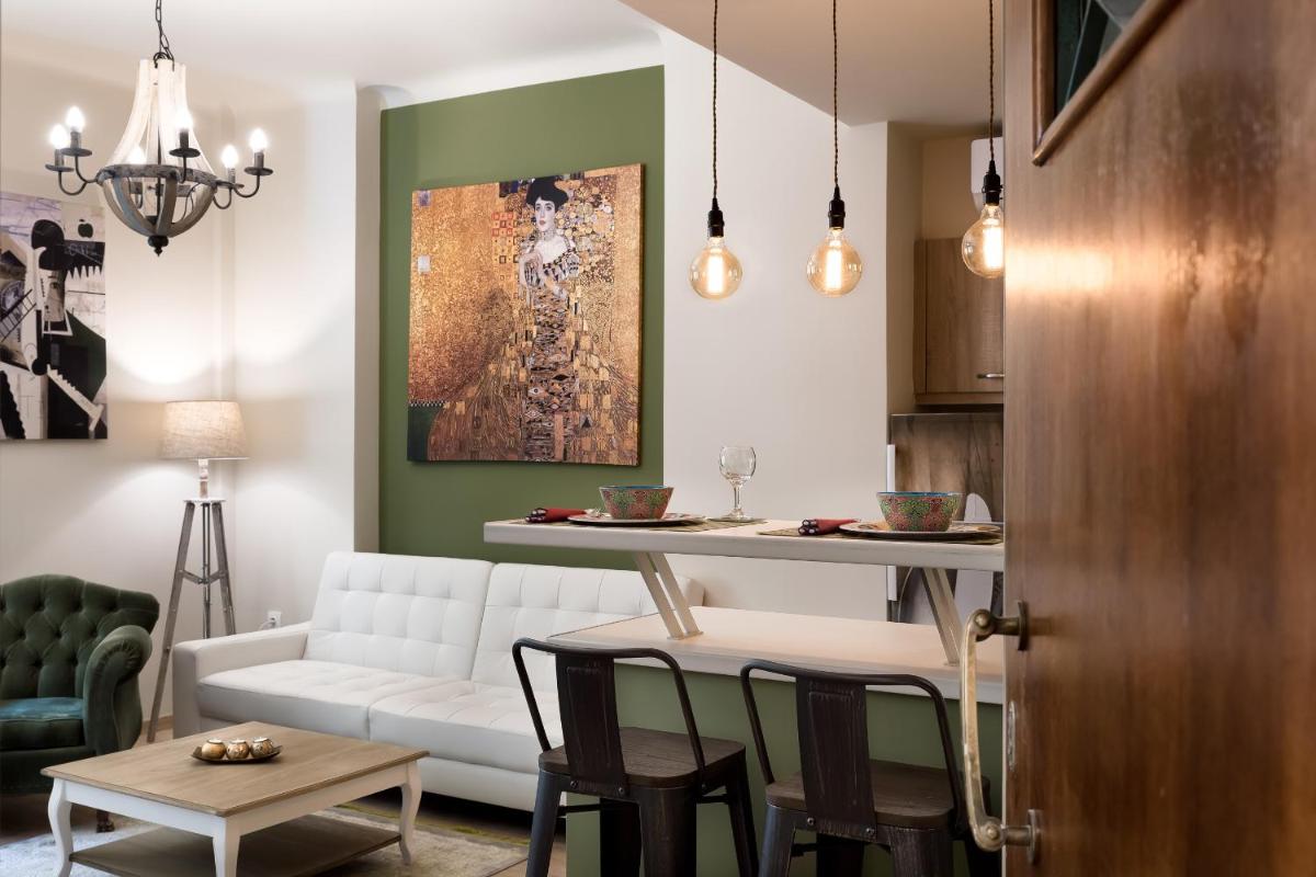 Suitetrails - Vintage Apartment in the Heart of Plaka