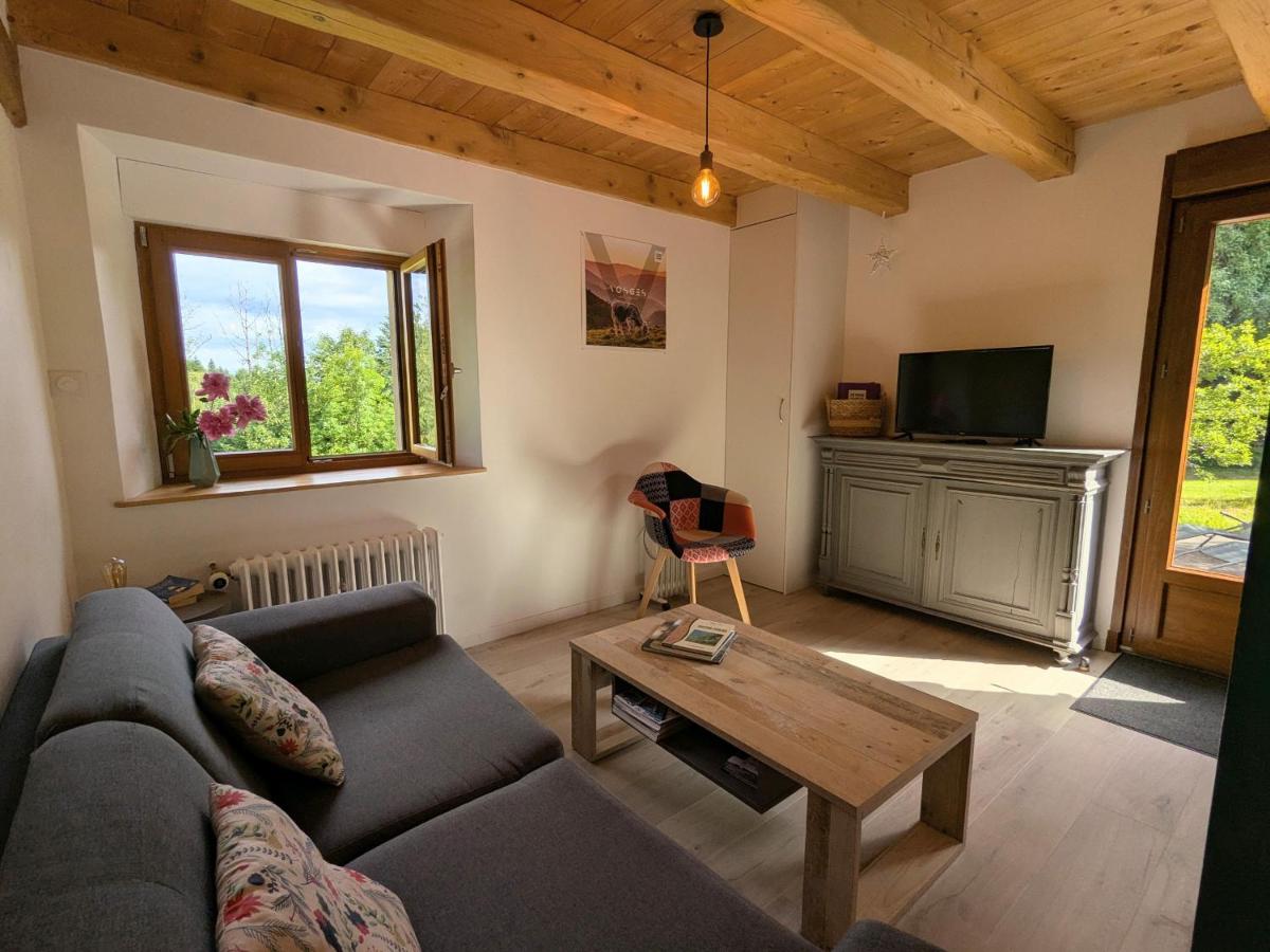 Gîte élégant en pleine nature avec terrasse, départ randonnées, parking privé et équipements inclus - FR-1-589-384 - Housity