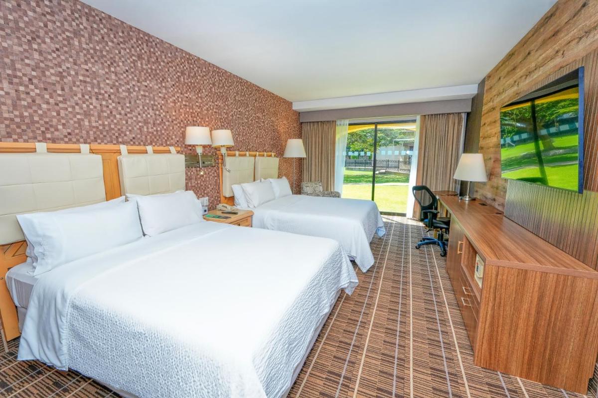 Holiday Inn Queretaro Centro Historico by IHG - Housity