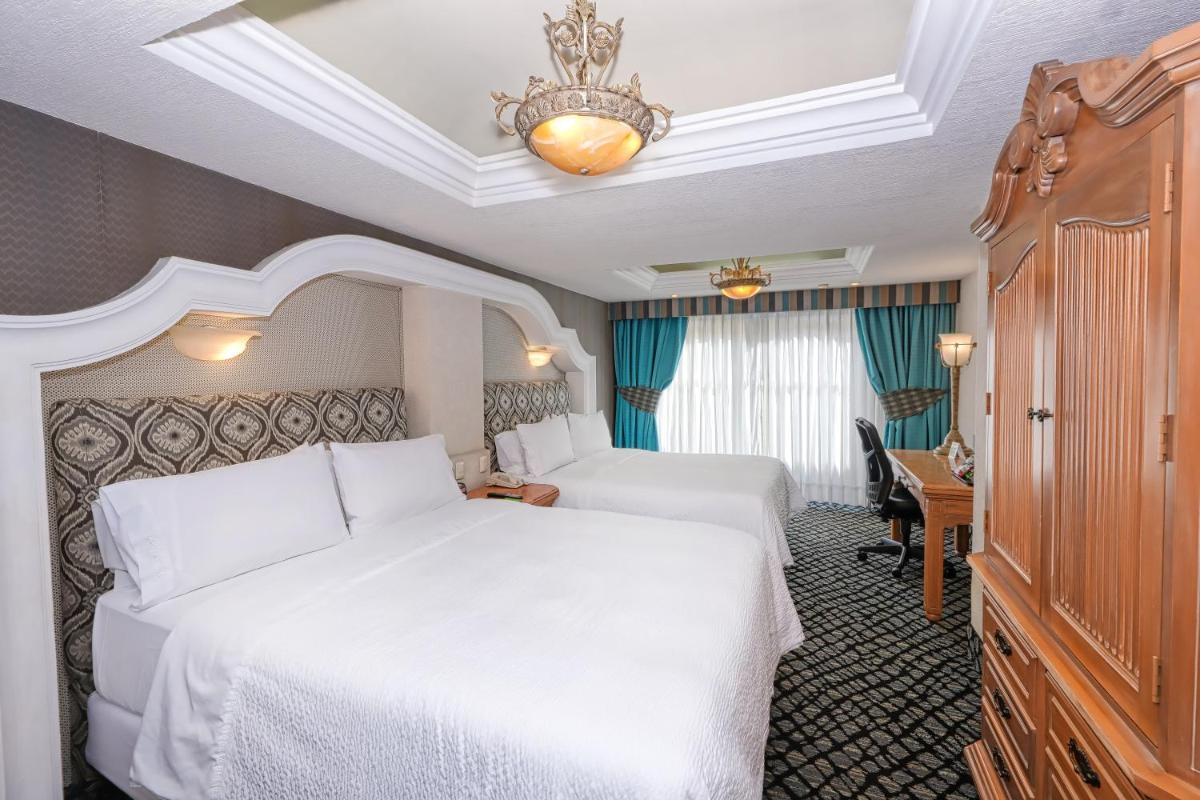 Holiday Inn Queretaro Centro Historico by IHG - Housity