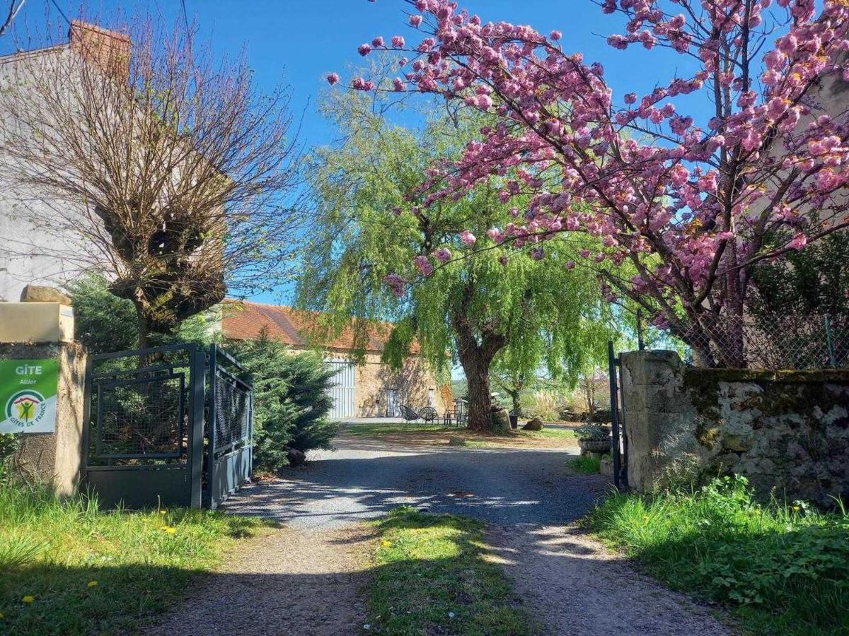 Gîte Champêtre à Buxières-les-Mines avec Animaux Acceptés et Parking - FR-1-489-617 - Housity