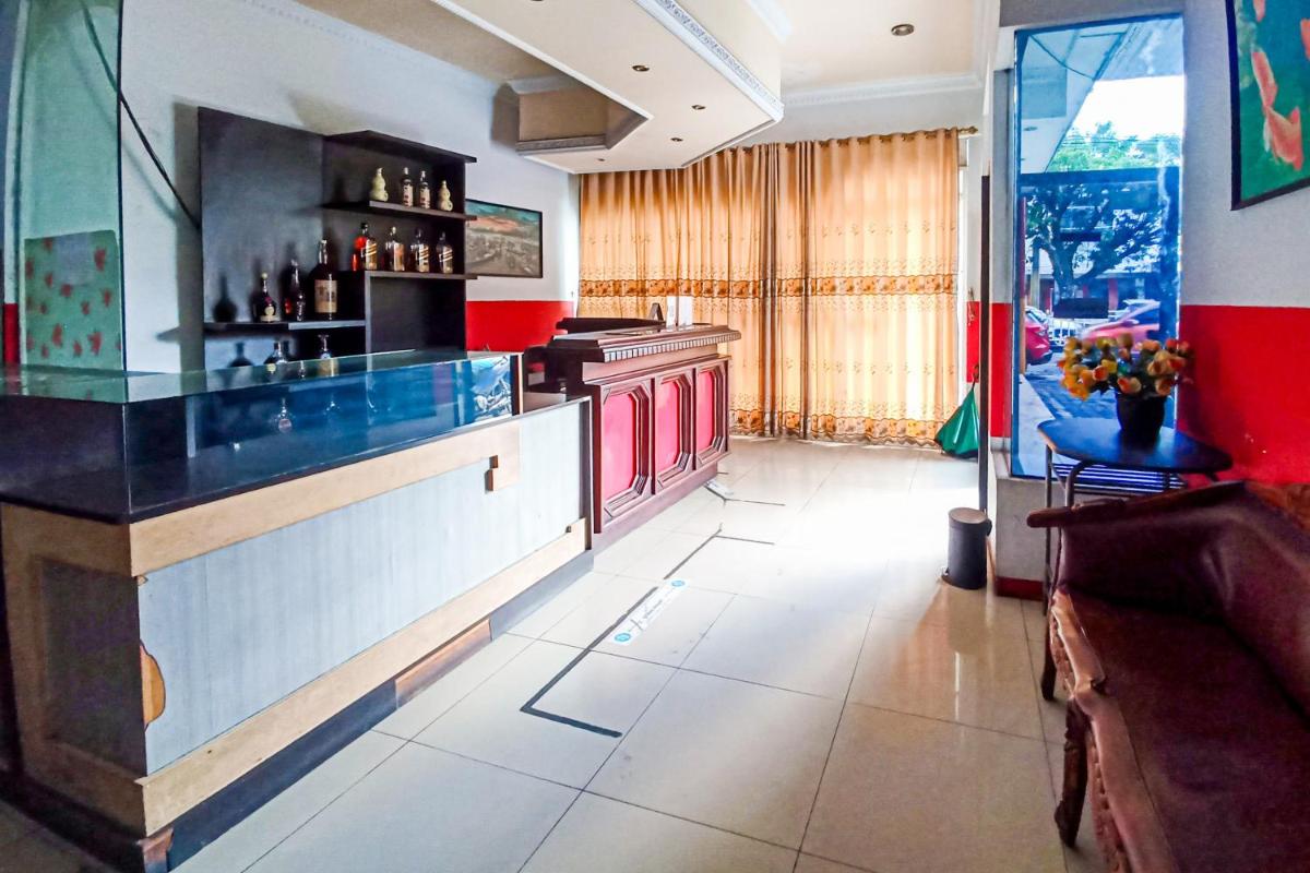 OYO 93168 Permata Ria Hotel - Housity