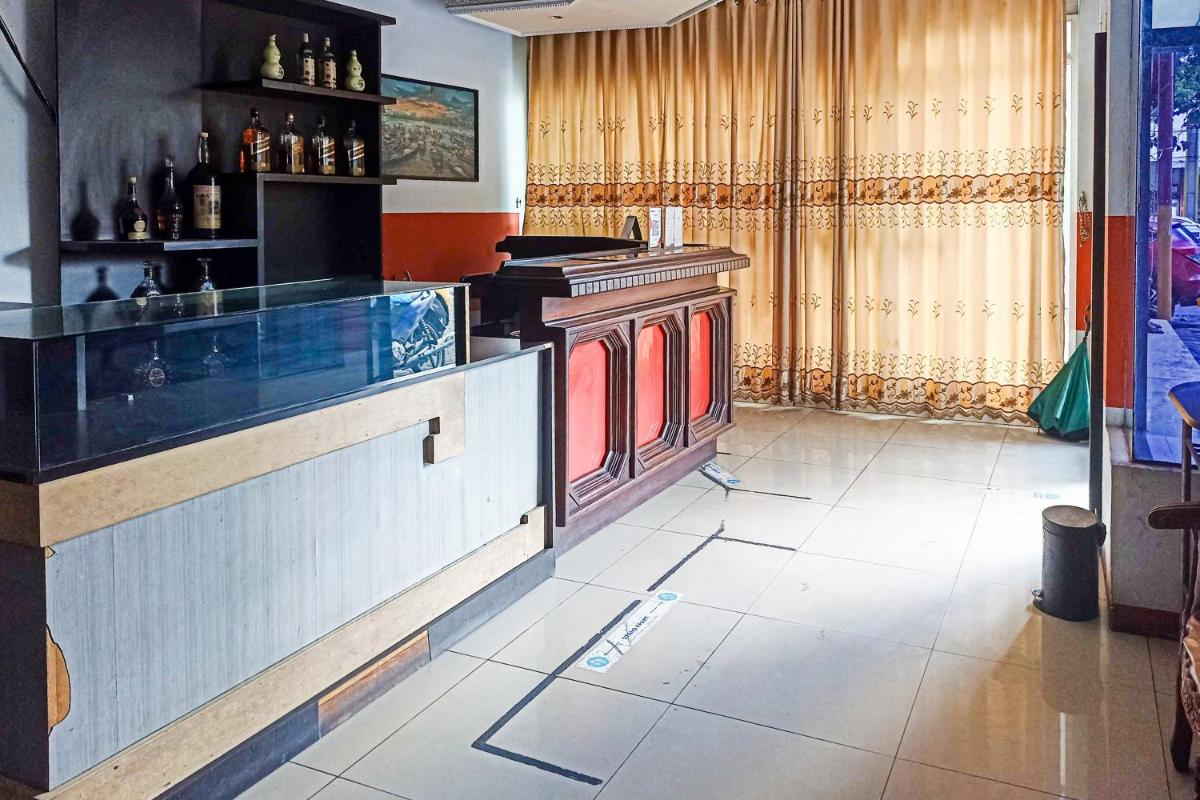 OYO 93168 Permata Ria Hotel - Housity