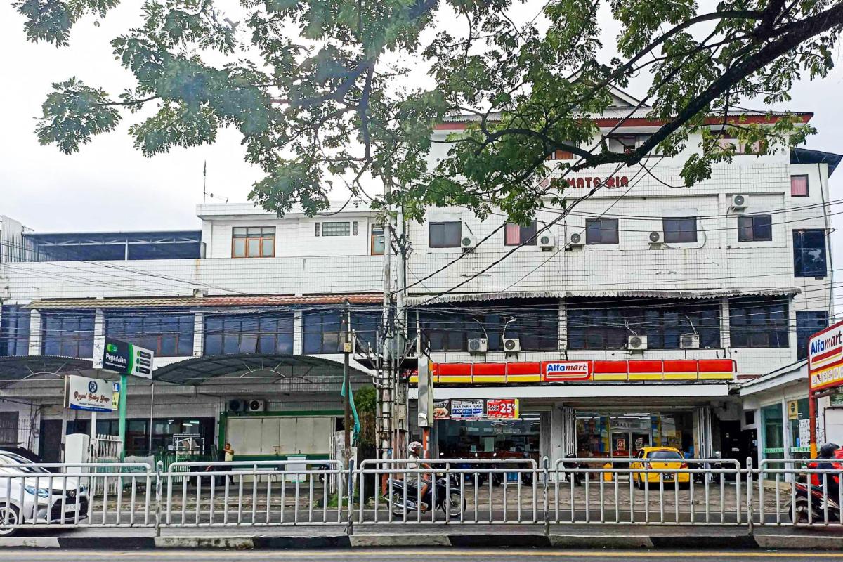 OYO 93168 Permata Ria Hotel - Housity