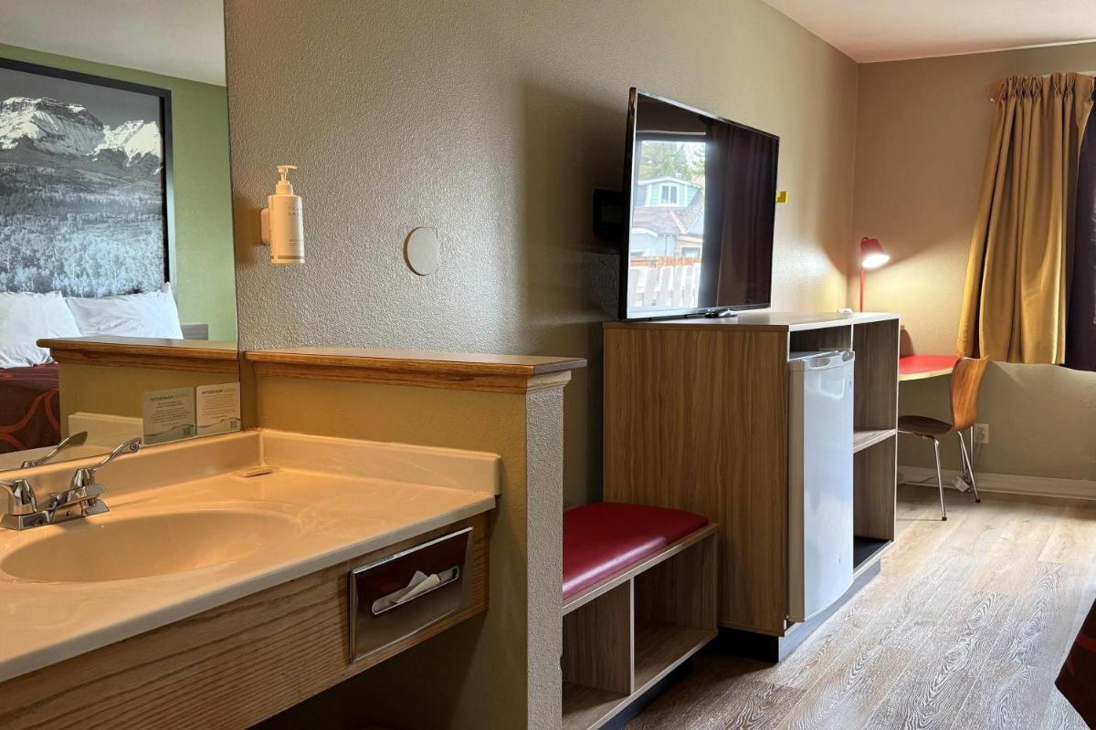 Super 8 by Wyndham Kremmling - Housity