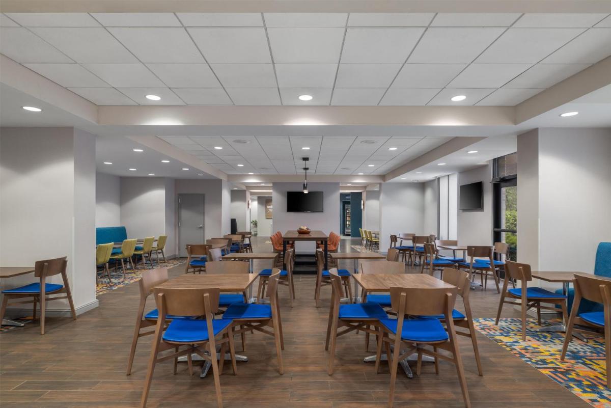 Hampton Inn Washington-Dulles International Airport South - Housity