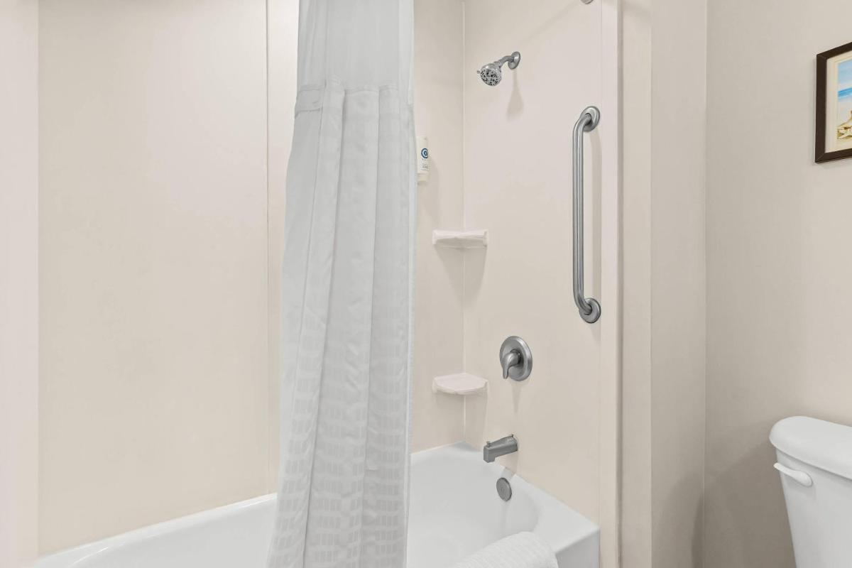 Comfort Suites Edinboro - Housity