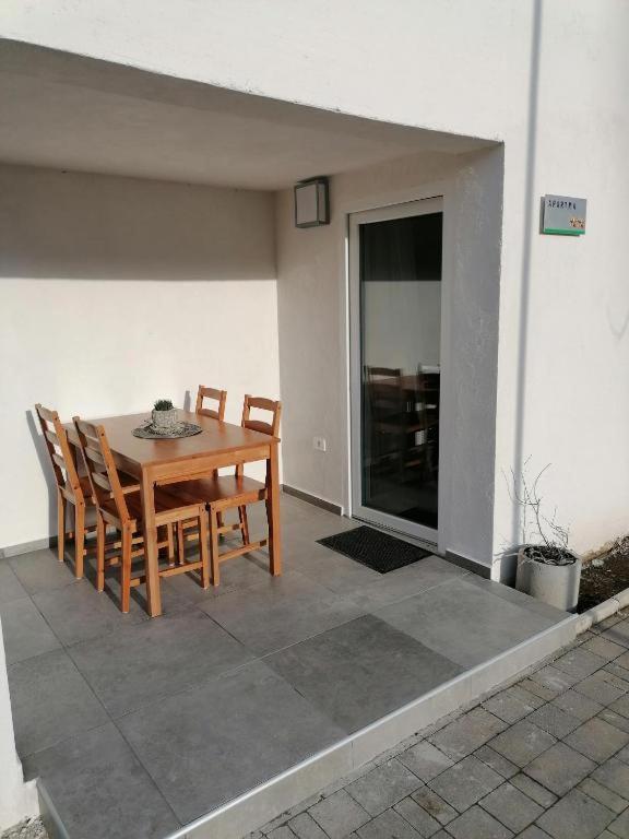 Apartma Pr Urarj - Housity
