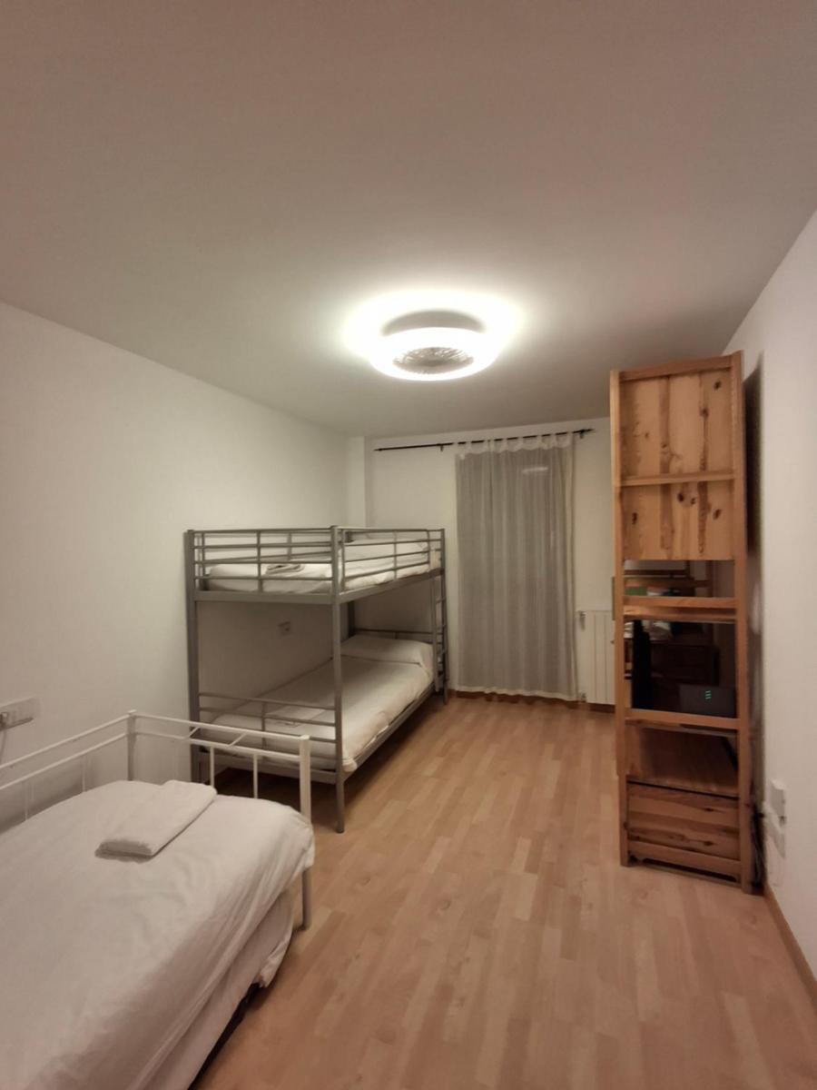 En el pleno centro de Biescas con garaje, ascensor y WiFi - Housity