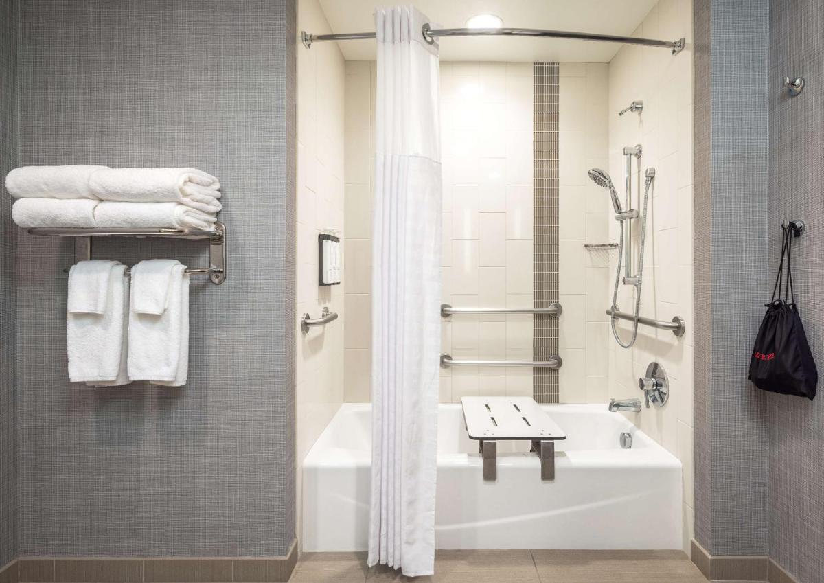 Hyatt Place Santa Cruz - Housity