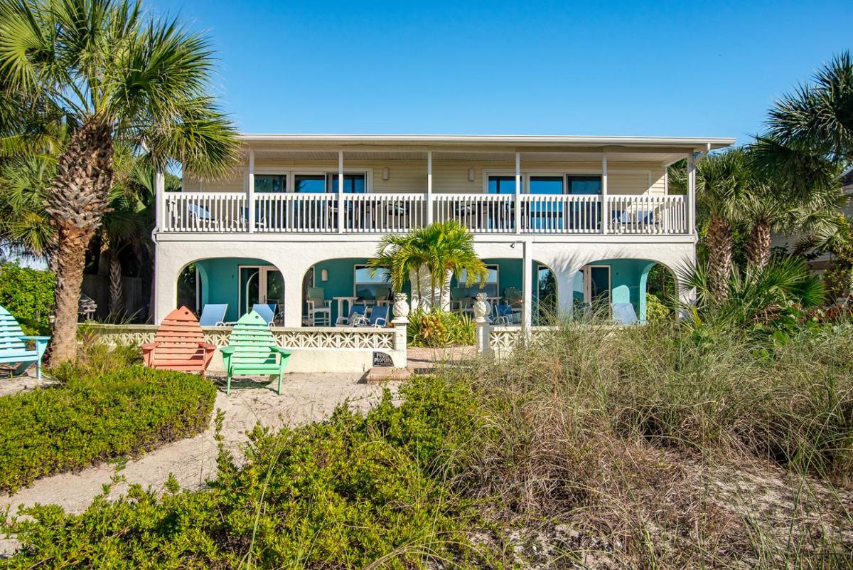 Escape Coastal Resort on Casey Key - Housity