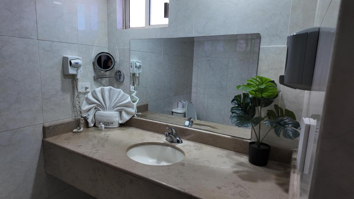 Hotel Maioris Kumate Culiacán - Housity