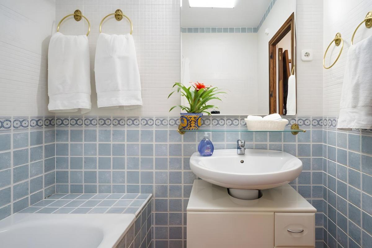 New House in Malaga Nature - Housity