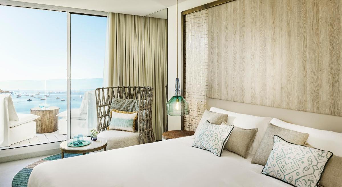 Cama o camas de una habitación en Nobu Hotel Ibiza Bay