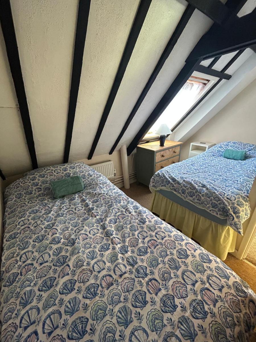 Holiday Cottage - 4 bedrooms - Housity