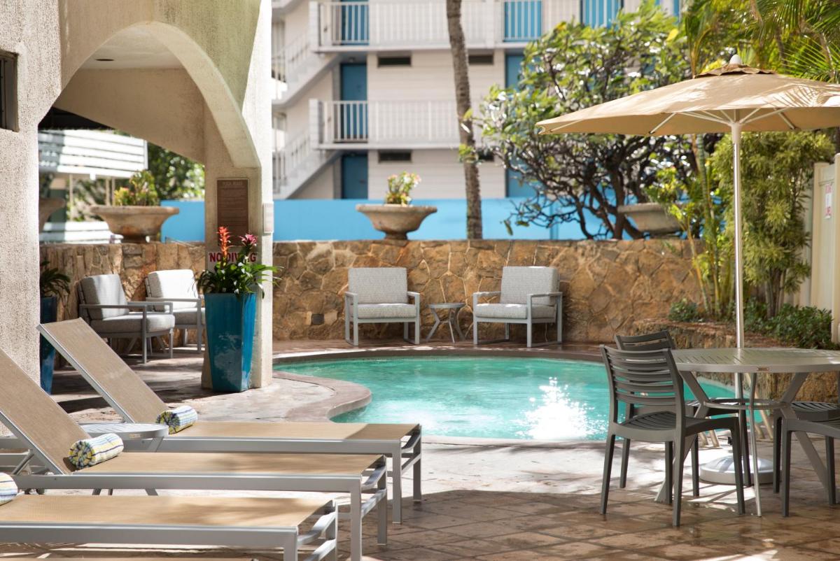 Coconut Waikiki Hotel - Housity